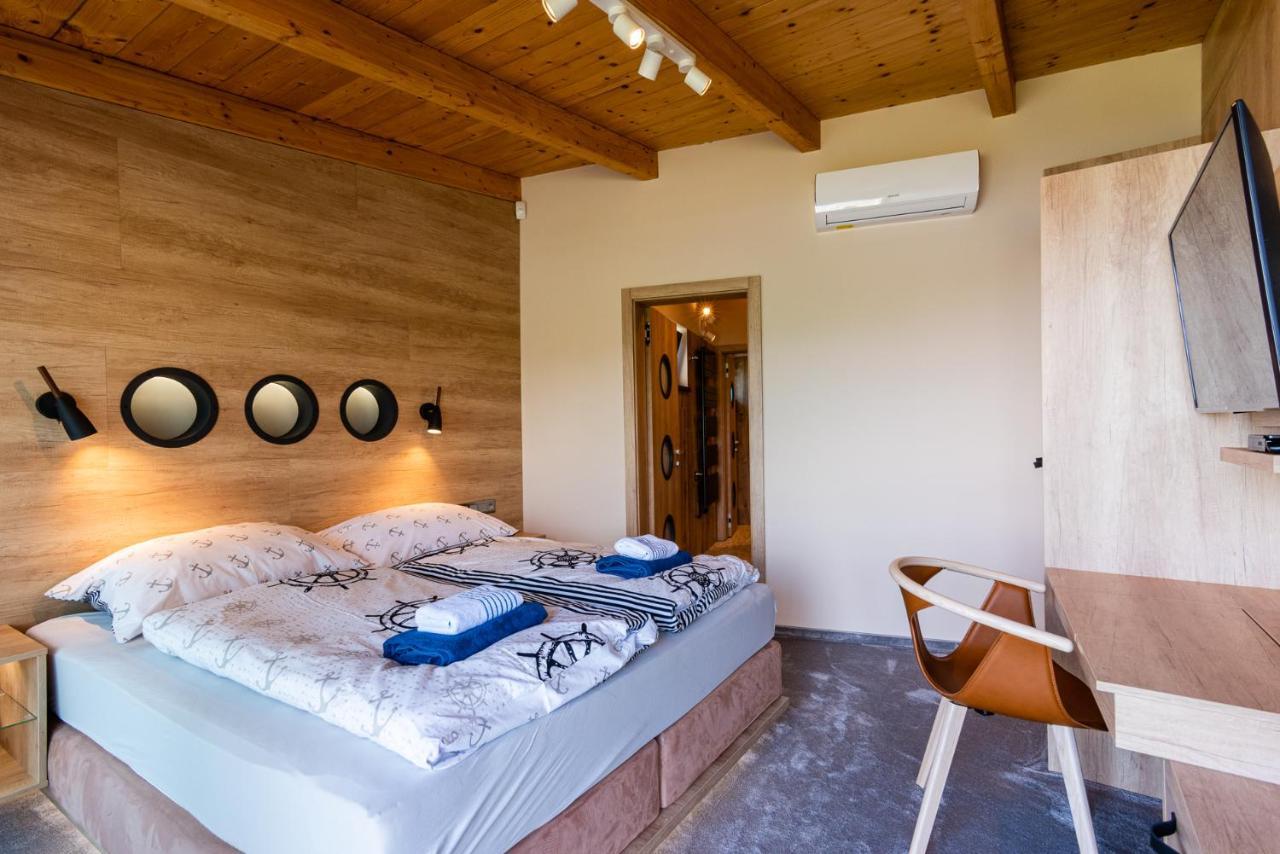 Hotel Marina Liptov Pri Liptovskej Mare Bobrovník Esterno foto